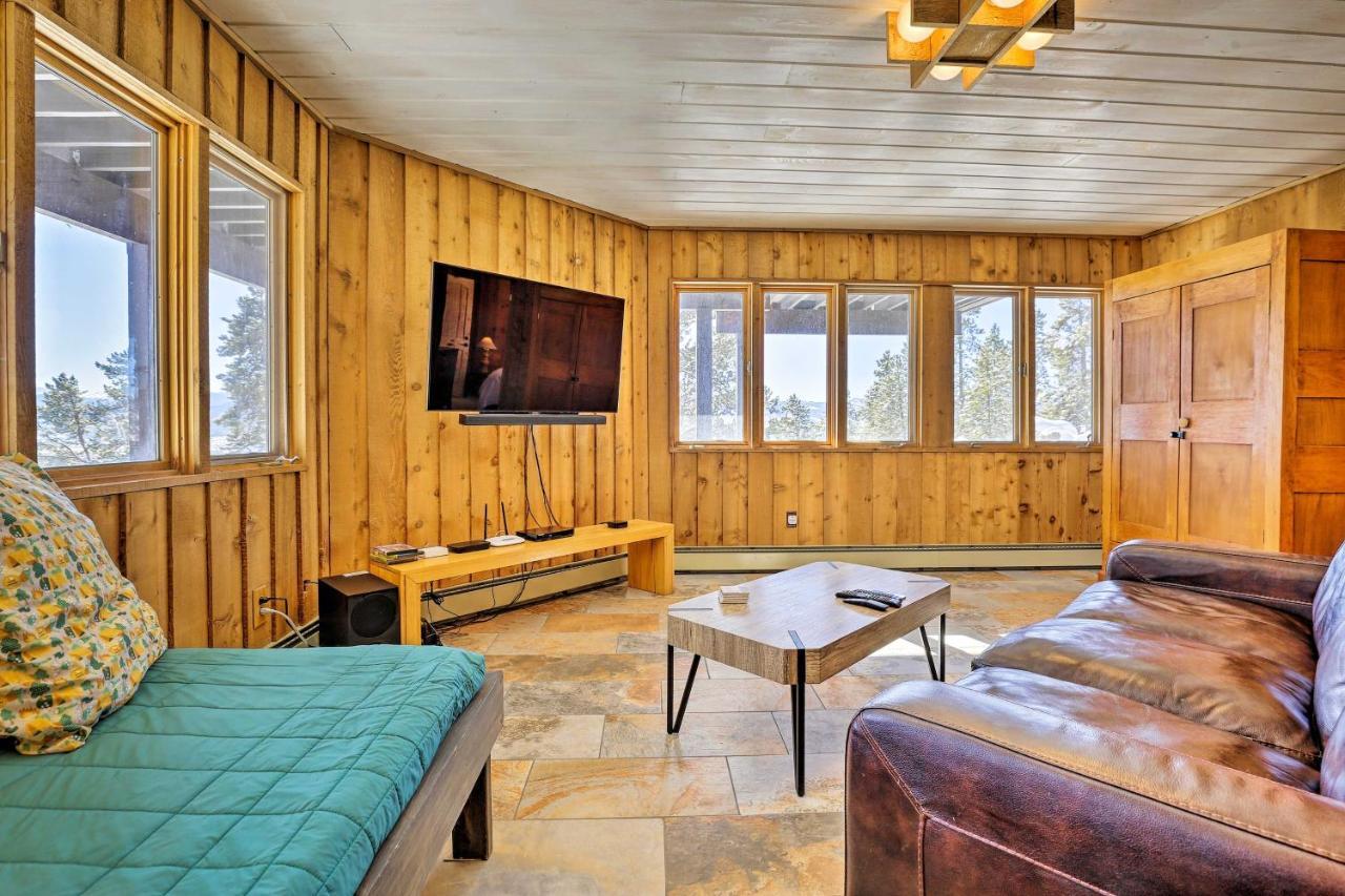 Panoramic Mountain-view Retreat With Hot Tub And Deck! Holiday home Tabernash