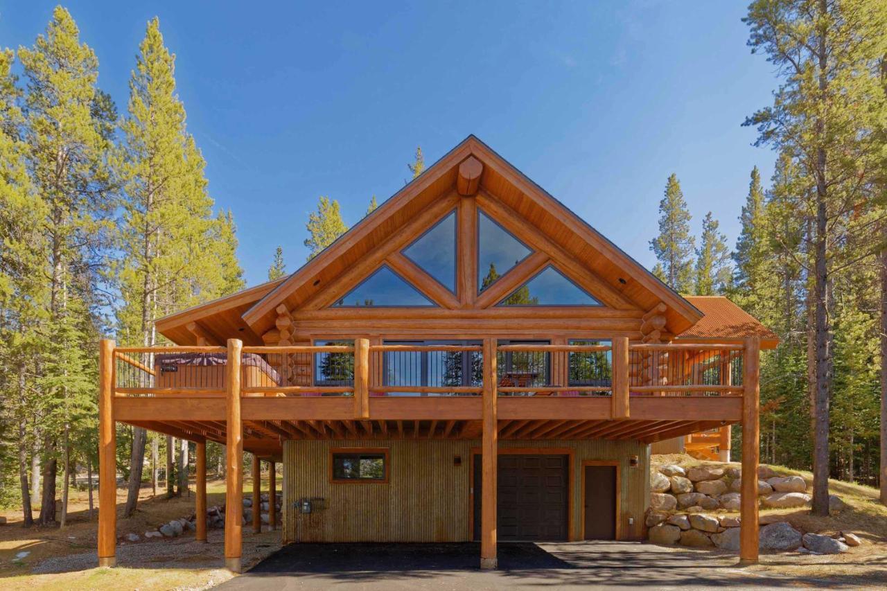 Luxe Breck Log With Hot Tub, Bar And Views! Casa de férias Breckenridge