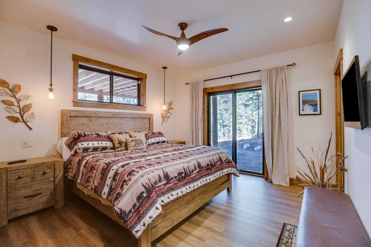 Casa de férias Luxe Breck Log With Hot Tub, Bar And Views! Breckenridge