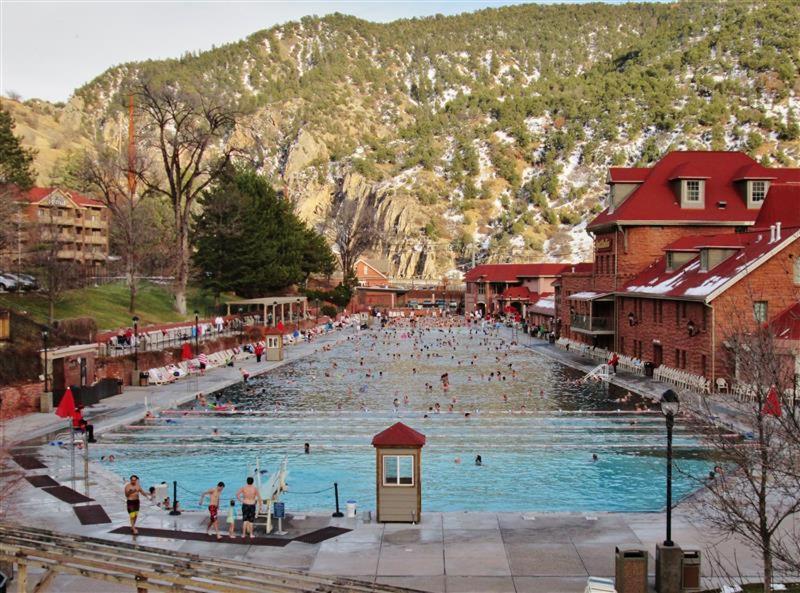 Cozy With 2 Decks! Apartment Glenwood Springs