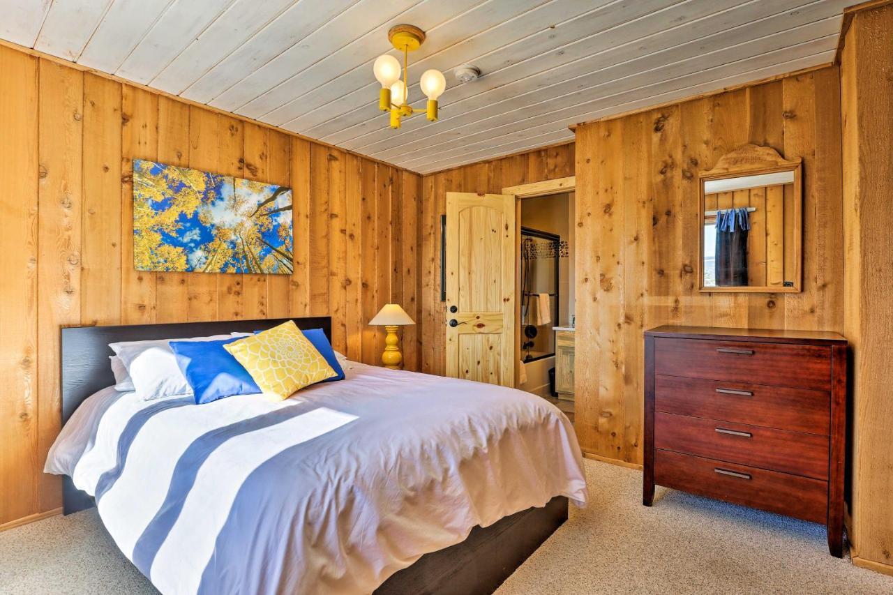 Panoramic Mountain-view Retreat With Hot Tub And Deck! *