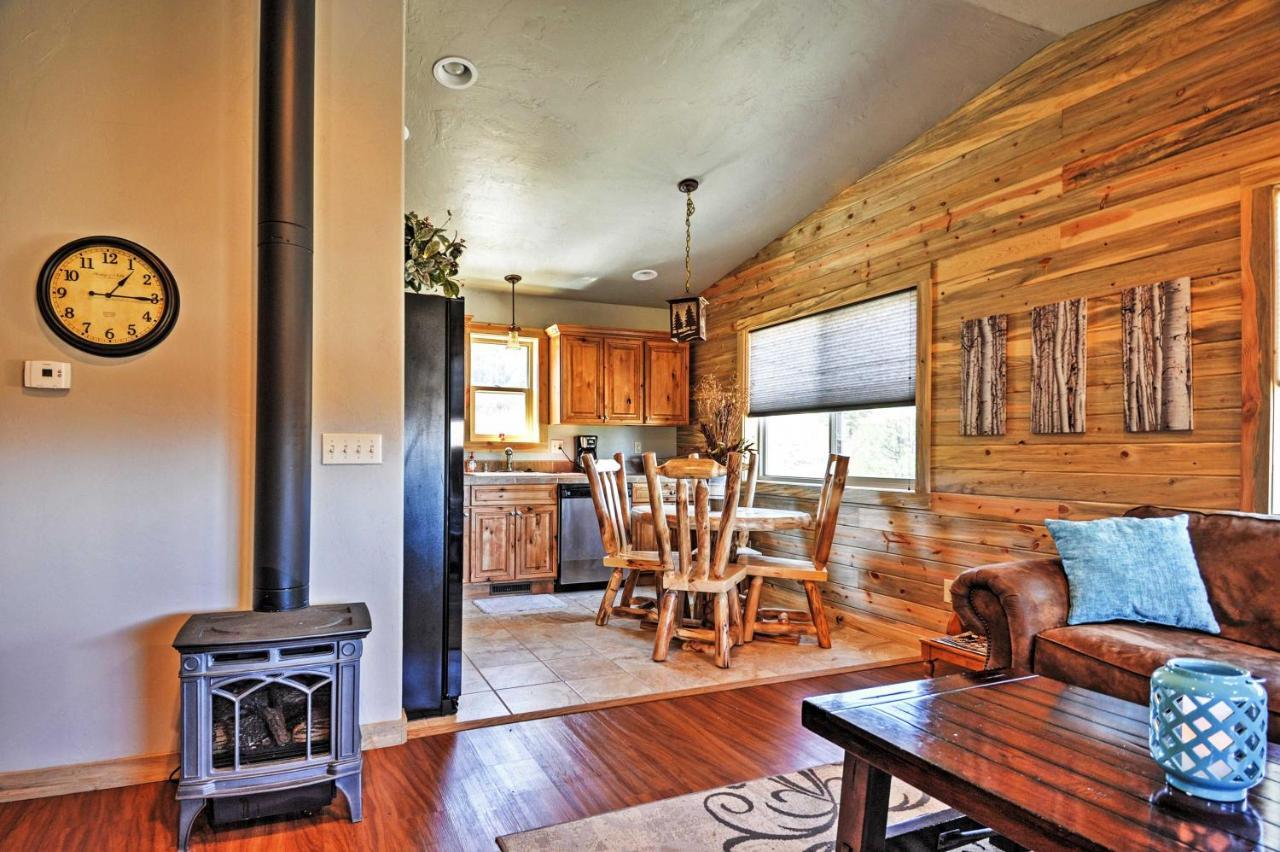 Escape With Deck, Hot Tub And Grill!