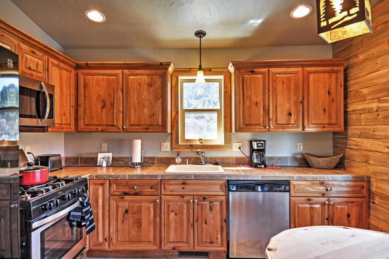 Escape With Deck, Hot Tub And Grill! *