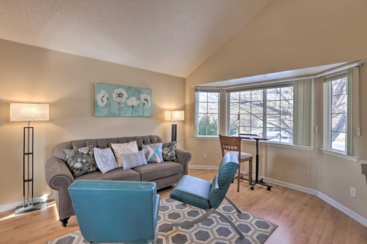 Cozy With Fenced-in Backyard! Holiday home *