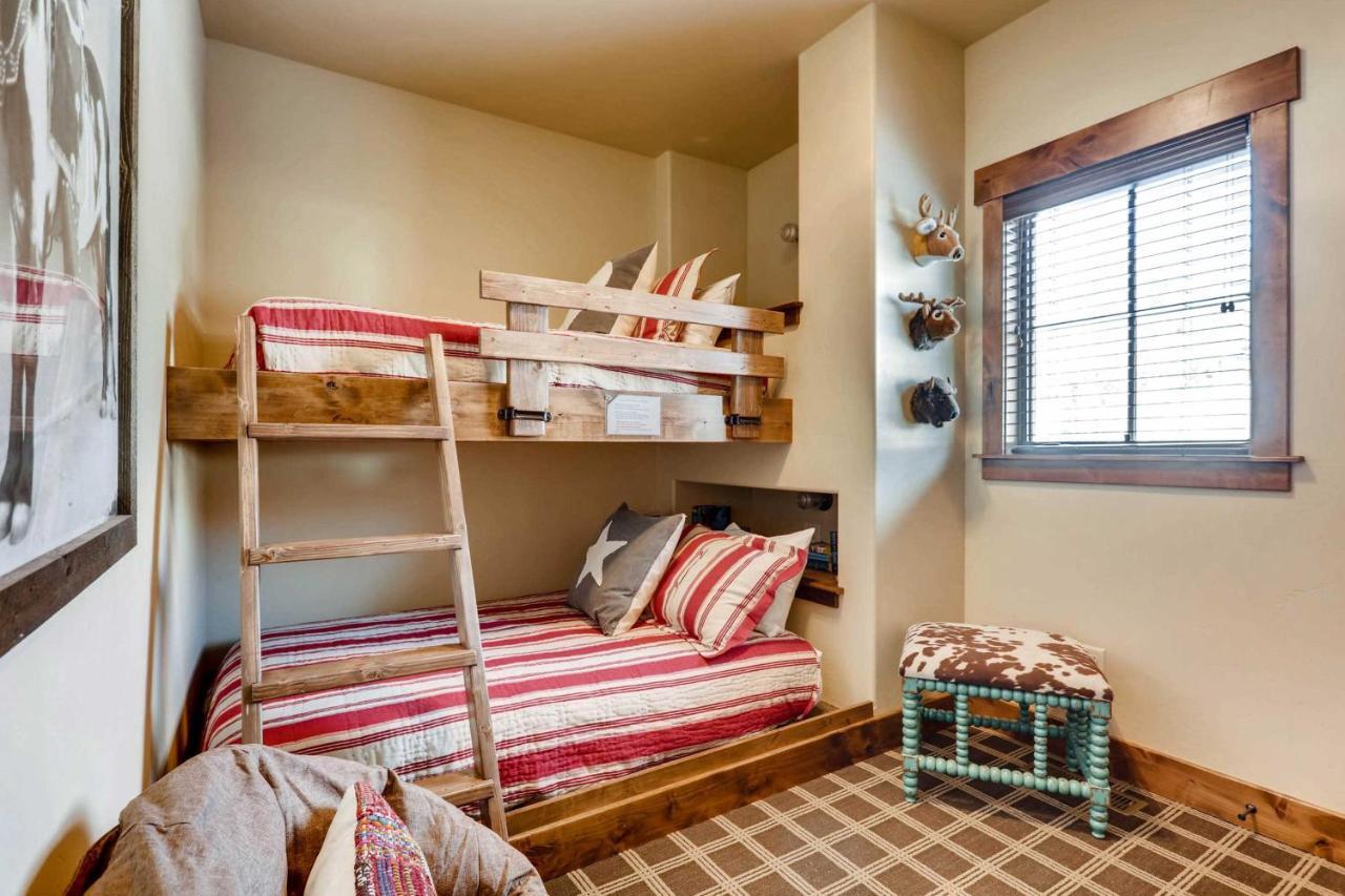 Updated Western 2 Blocks To Grand Lake! Holiday home Grand Lake