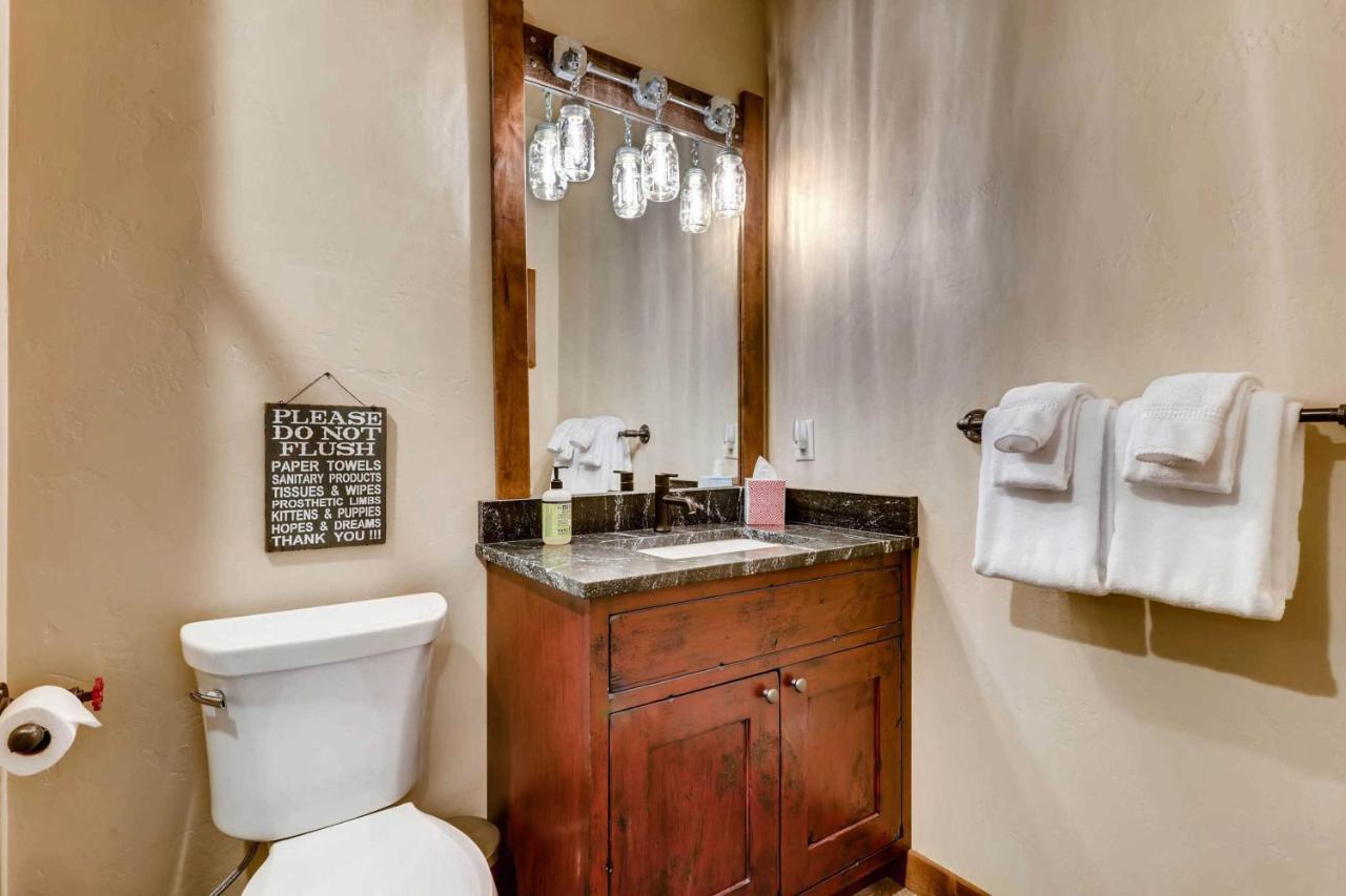 Updated Western 2 Blocks To Grand Lake! Holiday home *