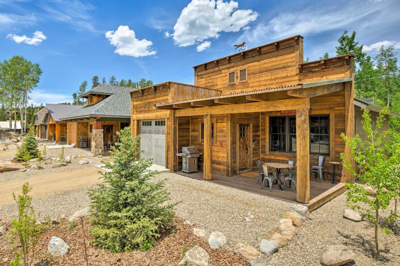 Updated Western 2 Blocks To Grand Lake! Holiday home