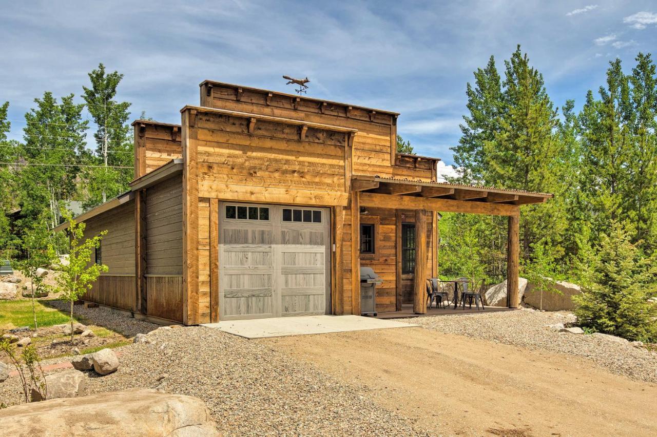 Updated Western 2 Blocks To Grand Lake! Holiday home