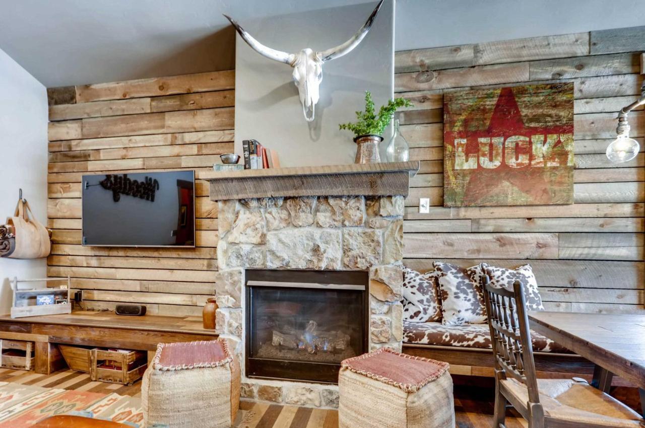 Updated Western 2 Blocks To Grand Lake! Holiday home *