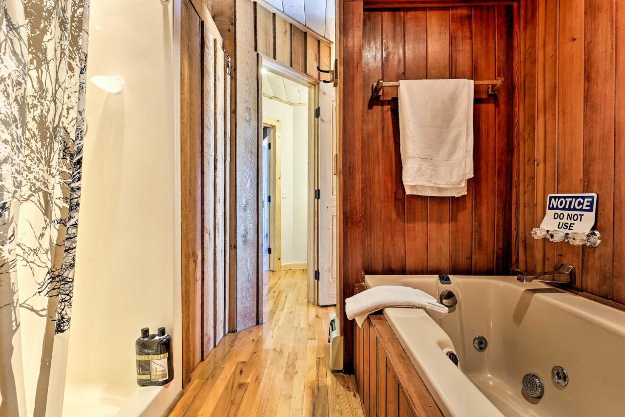 Panoramic Mountain-view Retreat With Hot Tub And Deck! *