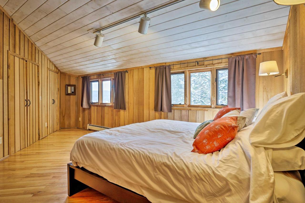 Holiday home Panoramic Mountain-view Retreat With Hot Tub And Deck!