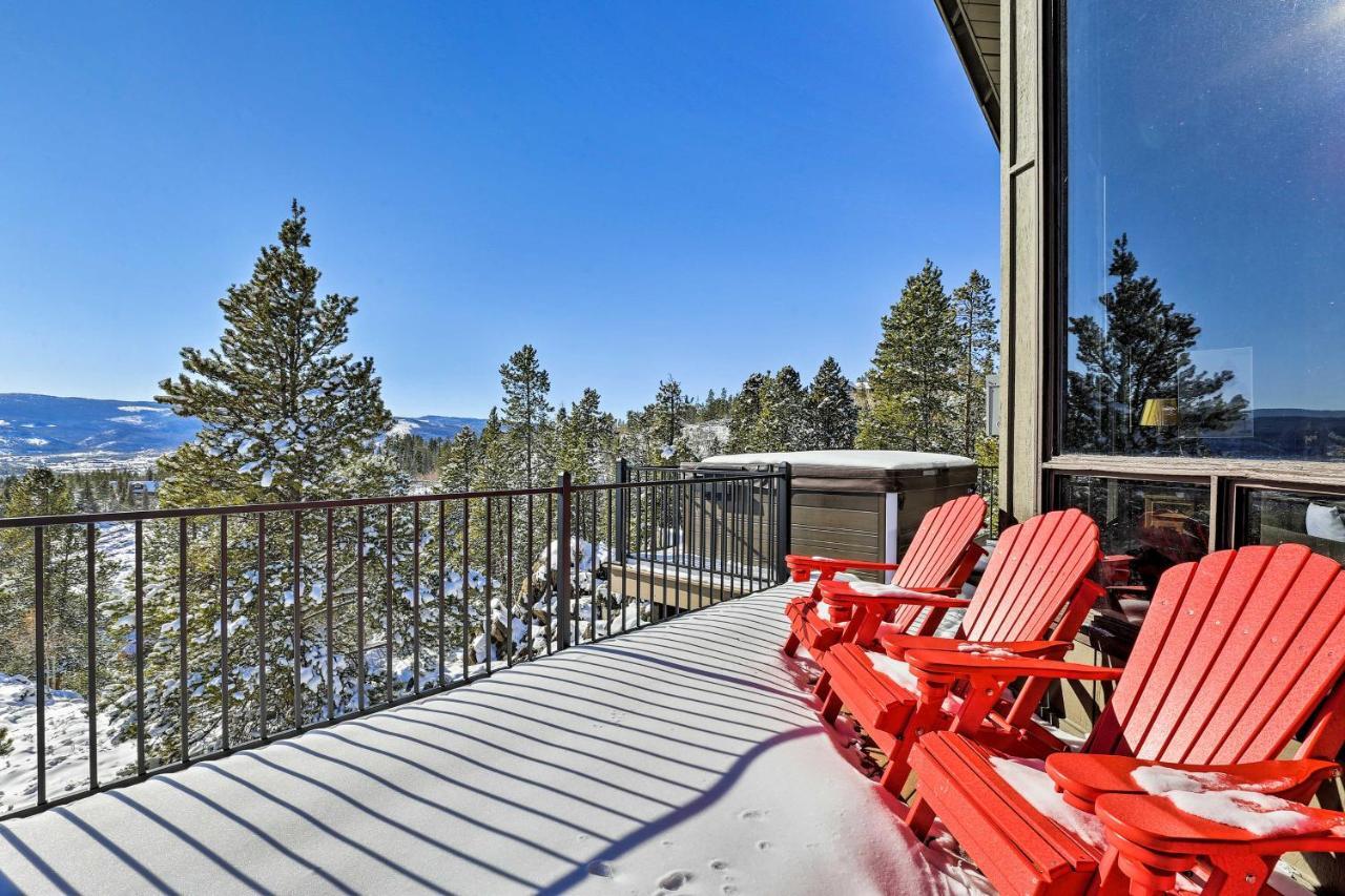 Holiday home Panoramic Mountain-view Retreat With Hot Tub And Deck!
