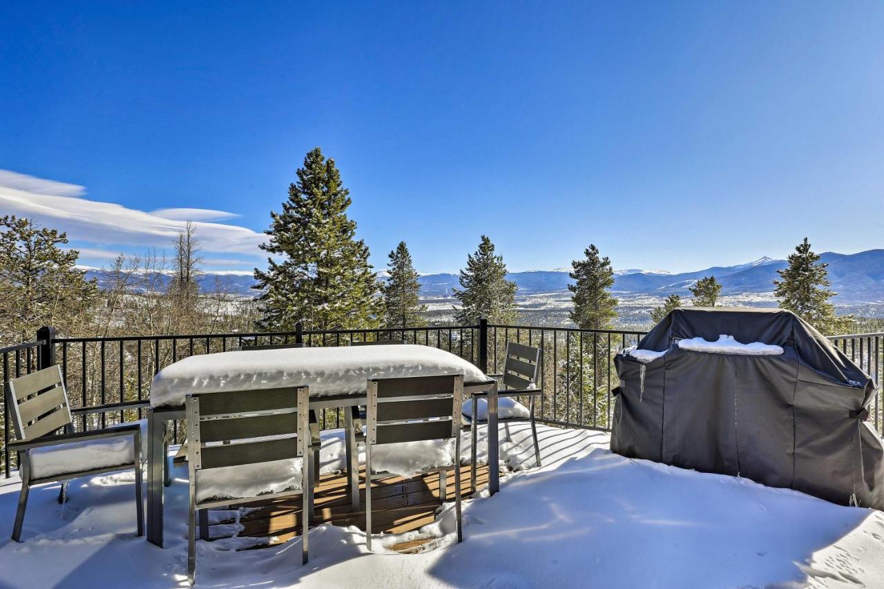 Panoramic Mountain-view Retreat With Hot Tub And Deck!