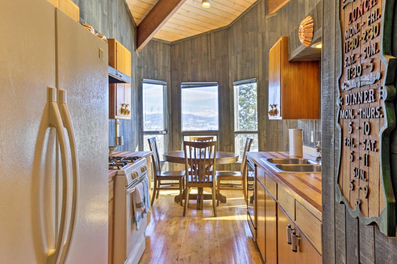 Panoramic Mountain-view Retreat With Hot Tub And Deck! Holiday home Tabernash