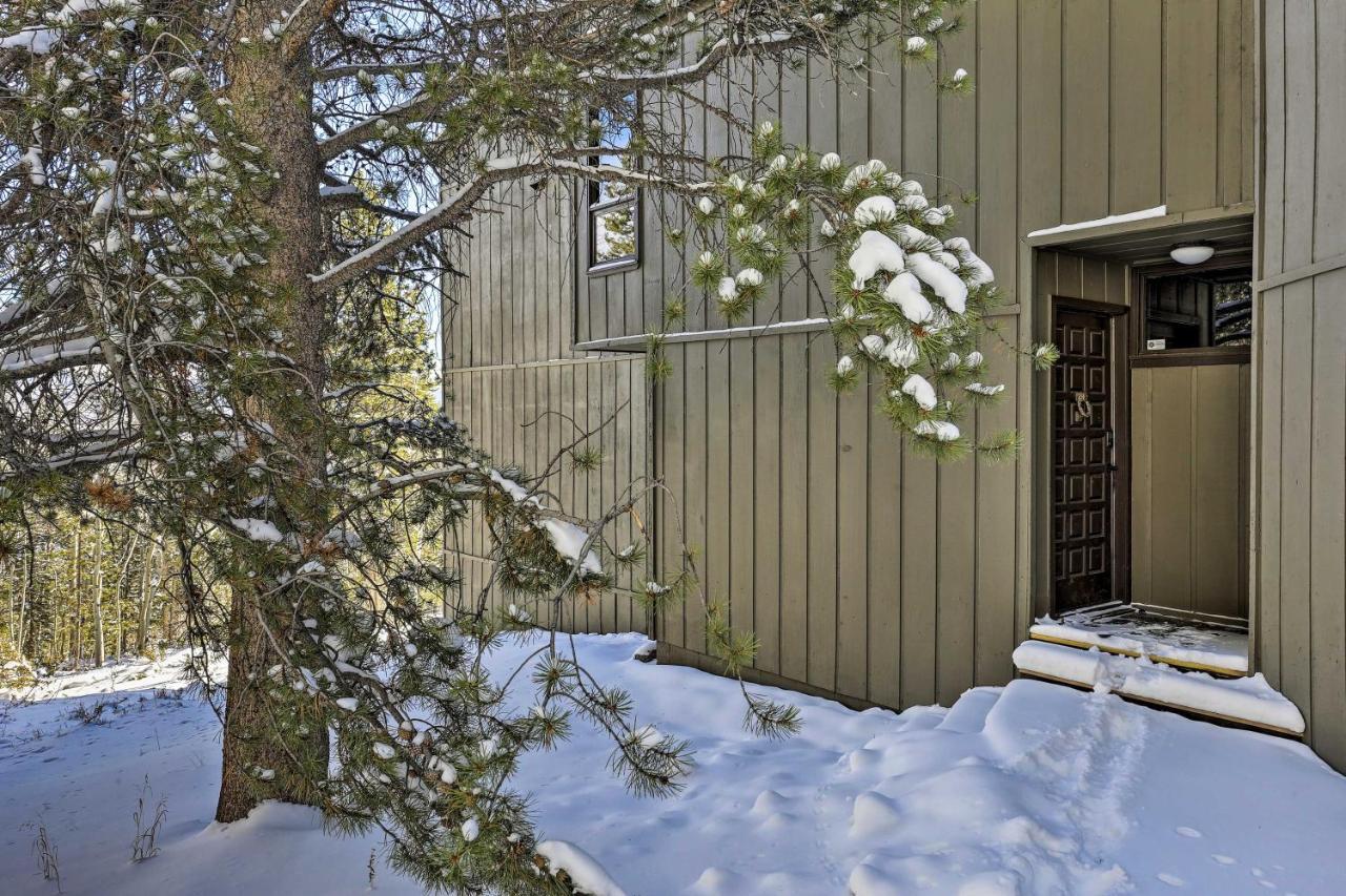 Panoramic Mountain-view Retreat With Hot Tub And Deck!