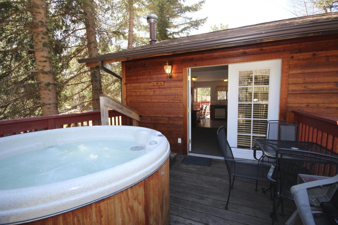 Streamside On Fall River 3*