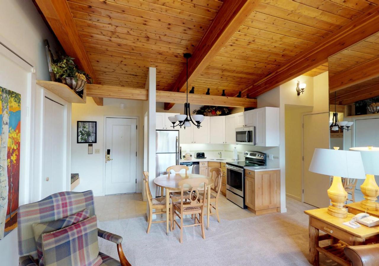 Lodge Manor *