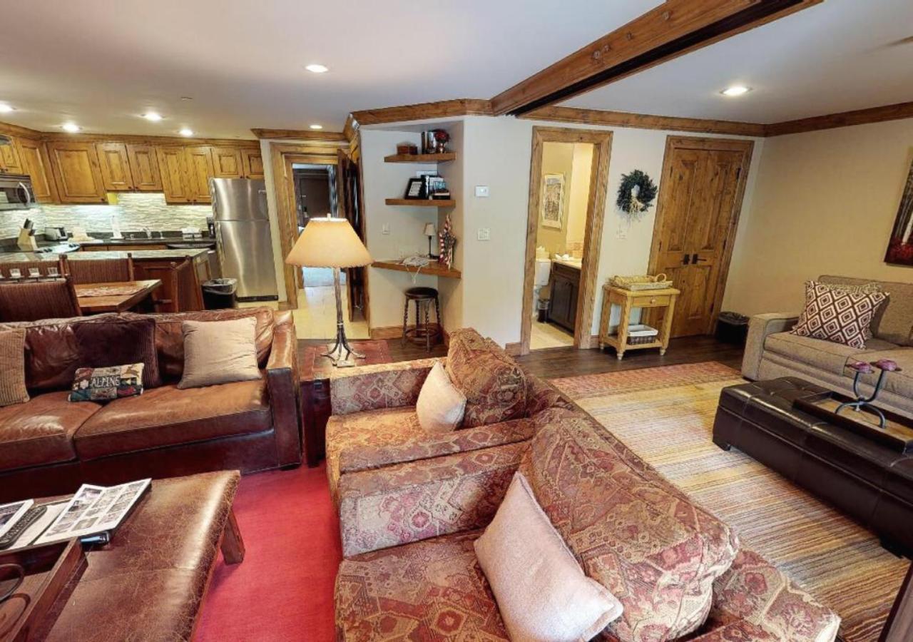 Manor Lodge *
