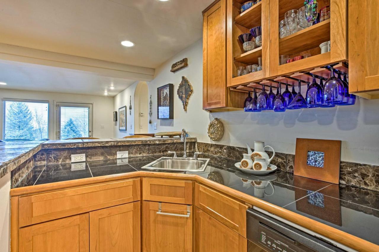 Abode About 2 Miles To Wineries And Golf! Holiday home *