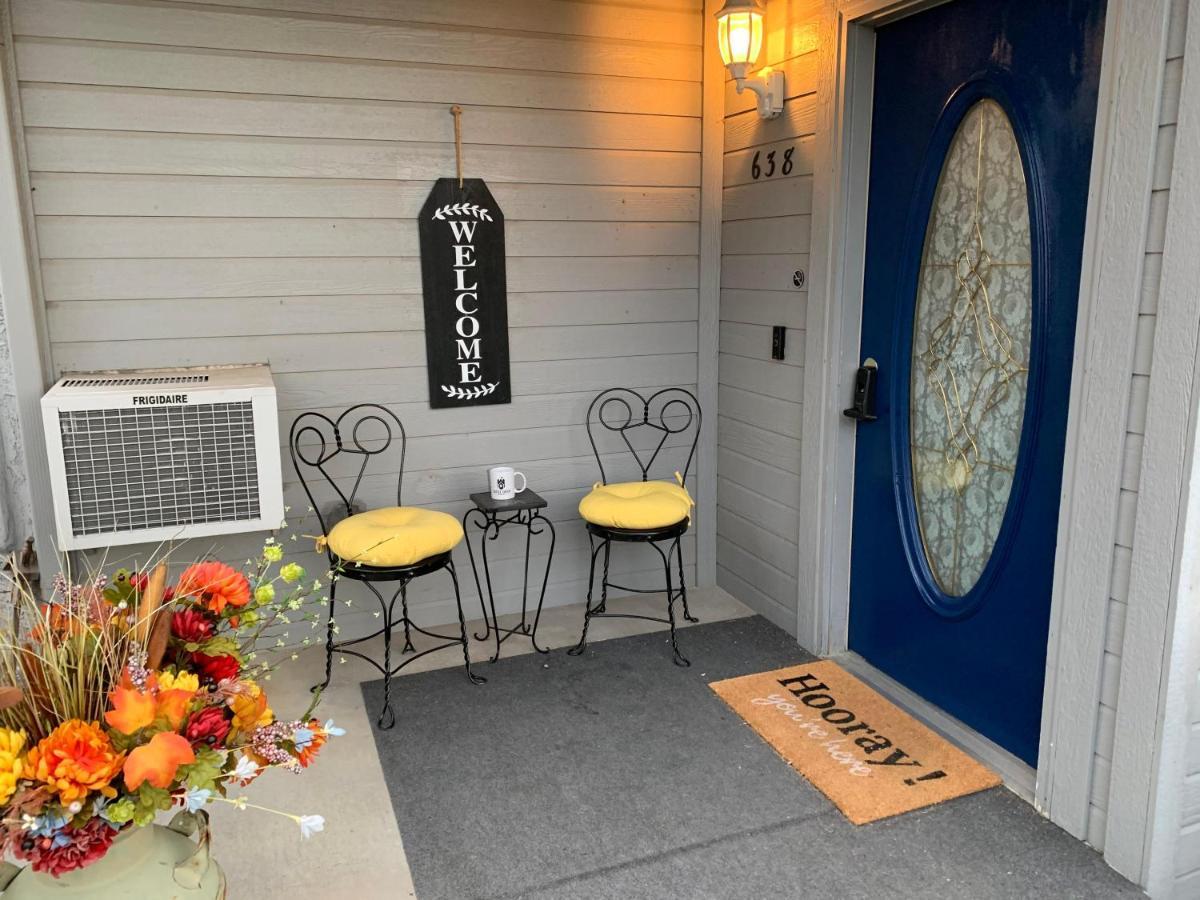 Castle Creek Manor Bed & Breakfast *