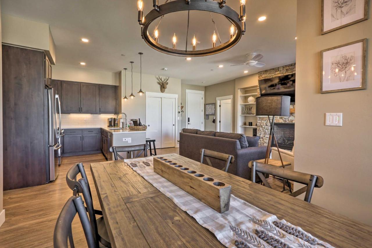 Apartment With View - 1 Block To Main St - 4 Mi To Ski!