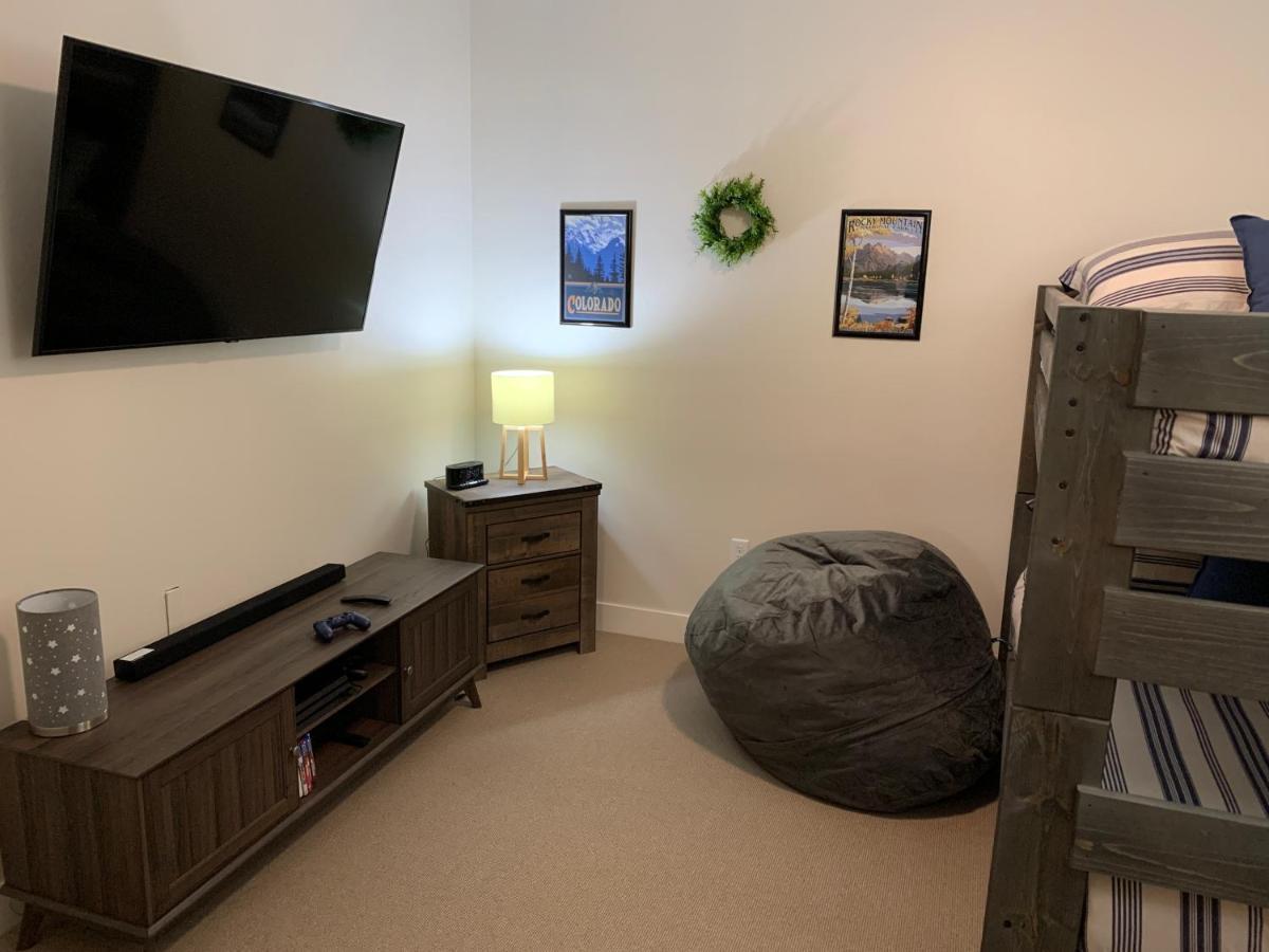 Luxury Mountain View With Hot Tub And Activity Perks Holiday home *