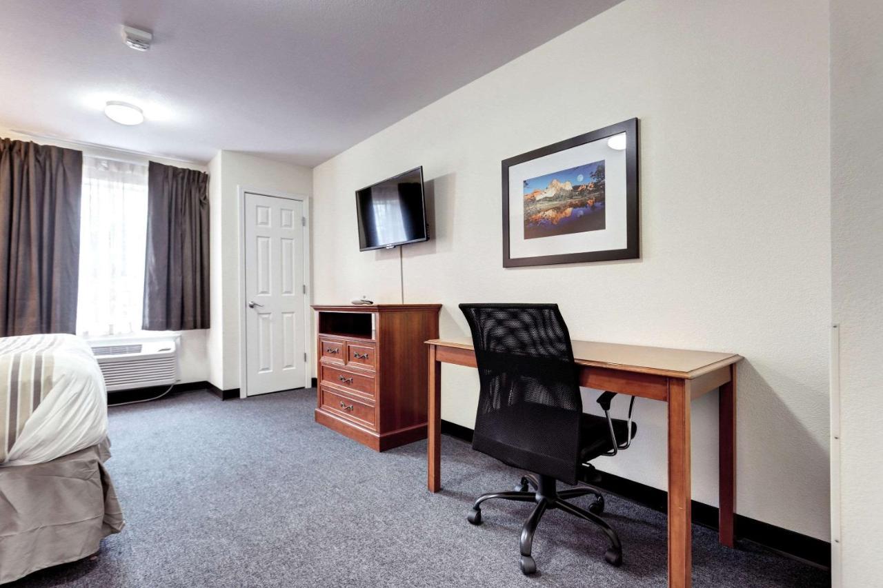 Suburban Denver North Hotel 2*