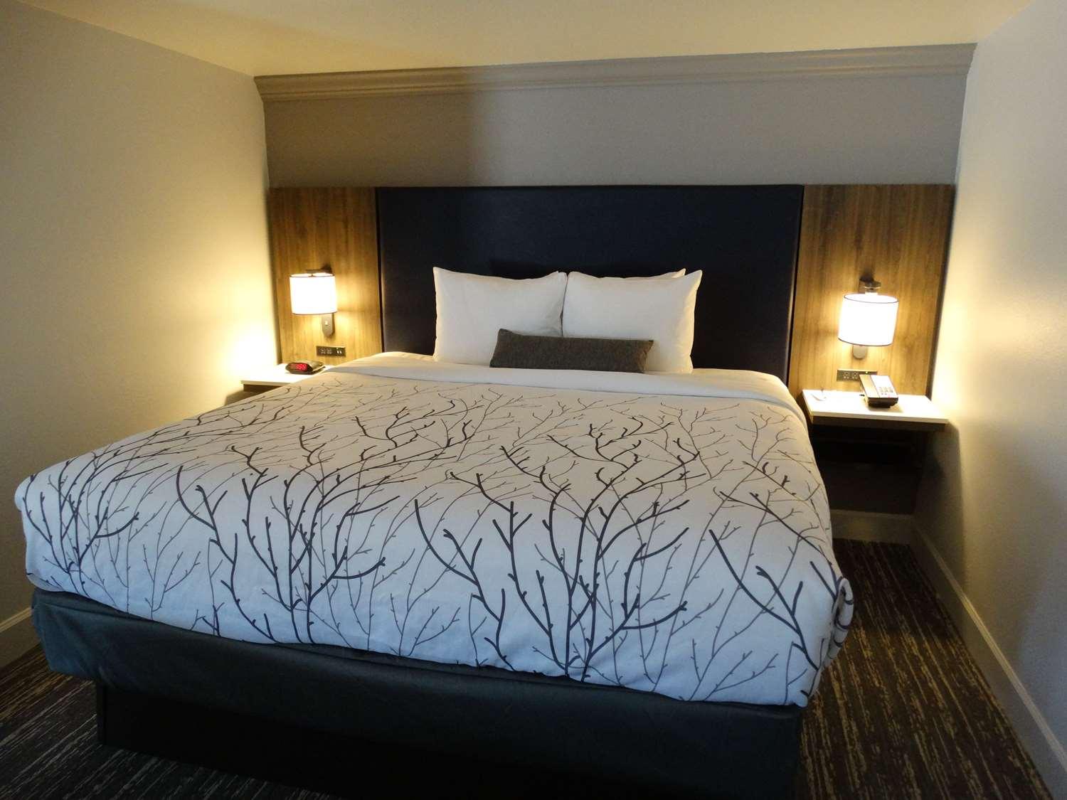 Western Premier East Hotel 3*