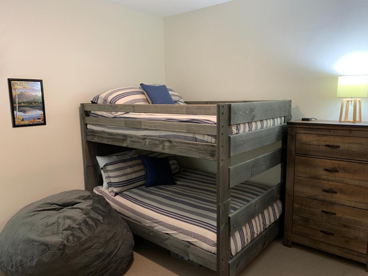 Luxury Mountain View With Hot Tub And Activity Perks Holiday home