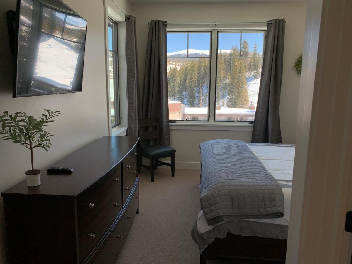 Luxury Mountain View With Hot Tub And Activity Perks Holiday home