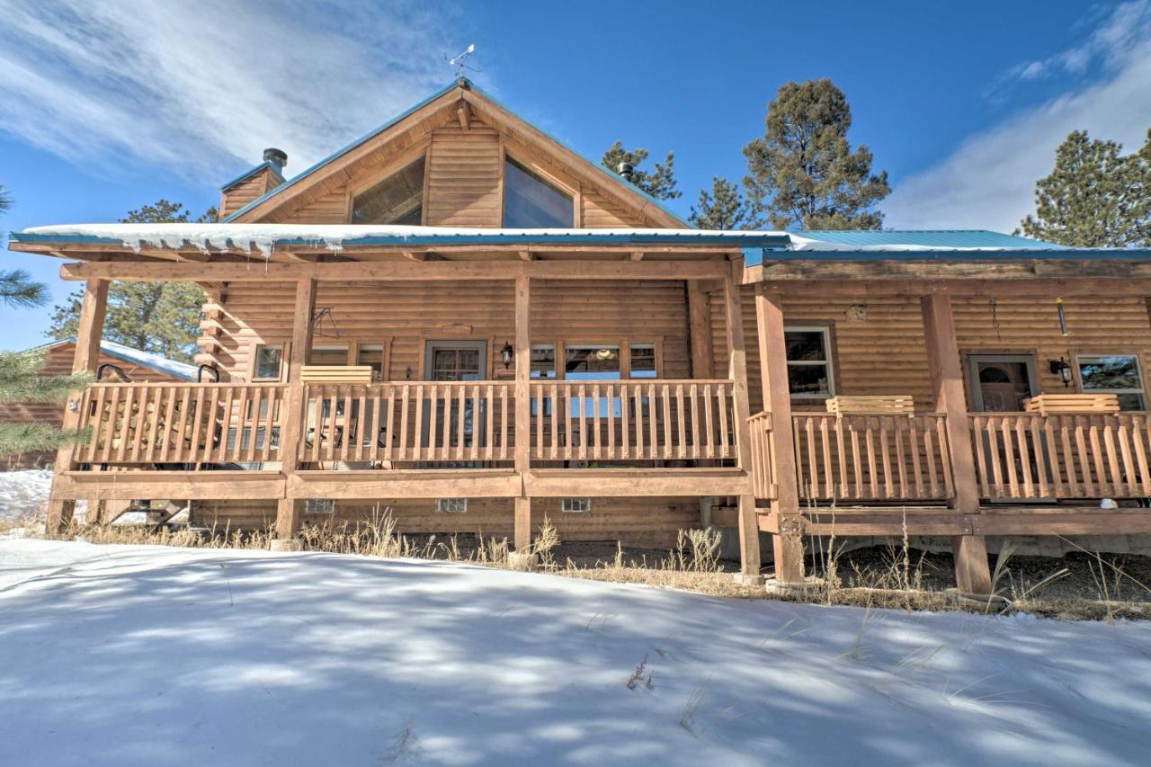 Log With Mountain Views About 30 Mi To Pikes Peak! *