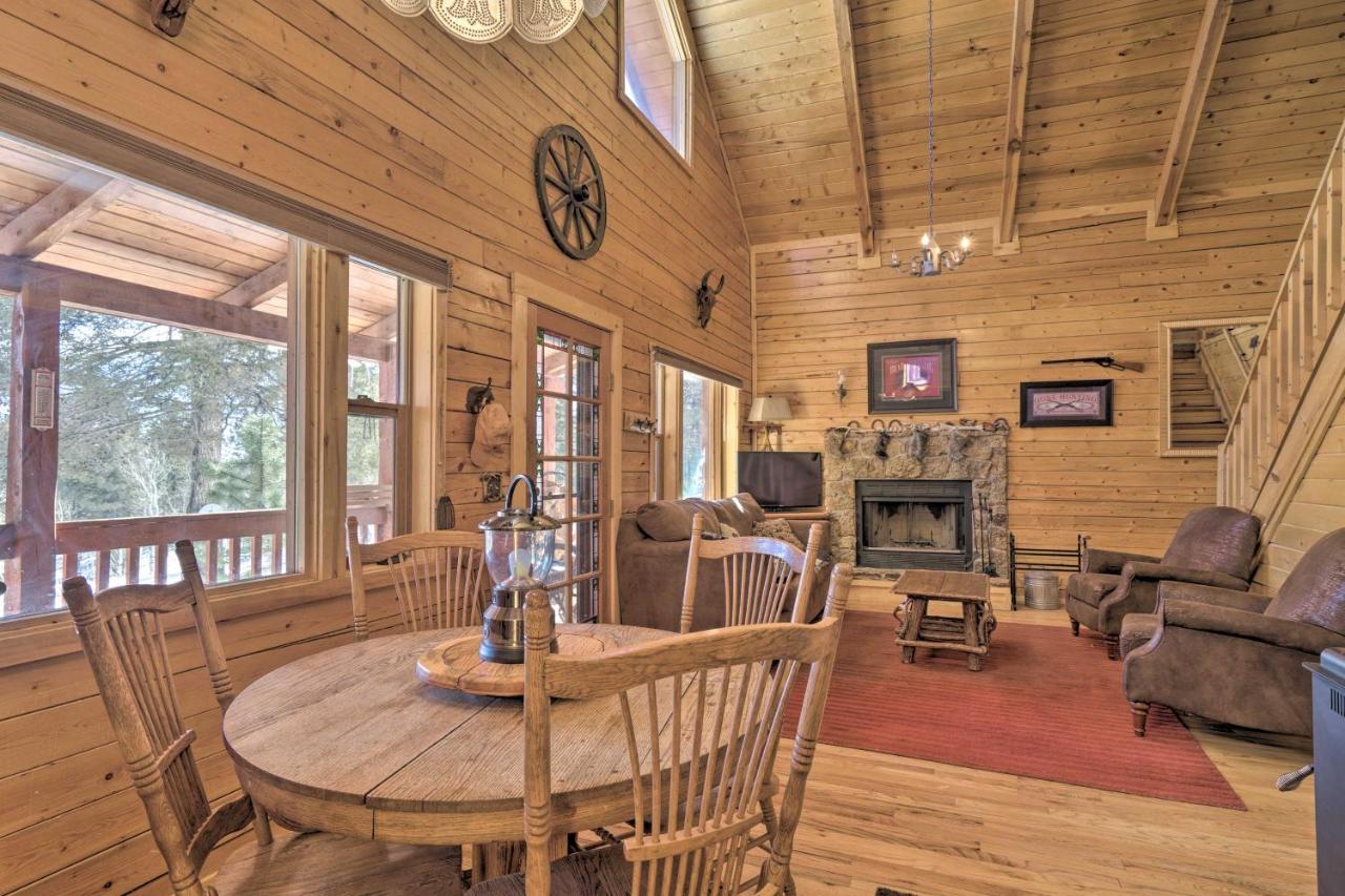 Log With Mountain Views About 30 Mi To Pikes Peak! *