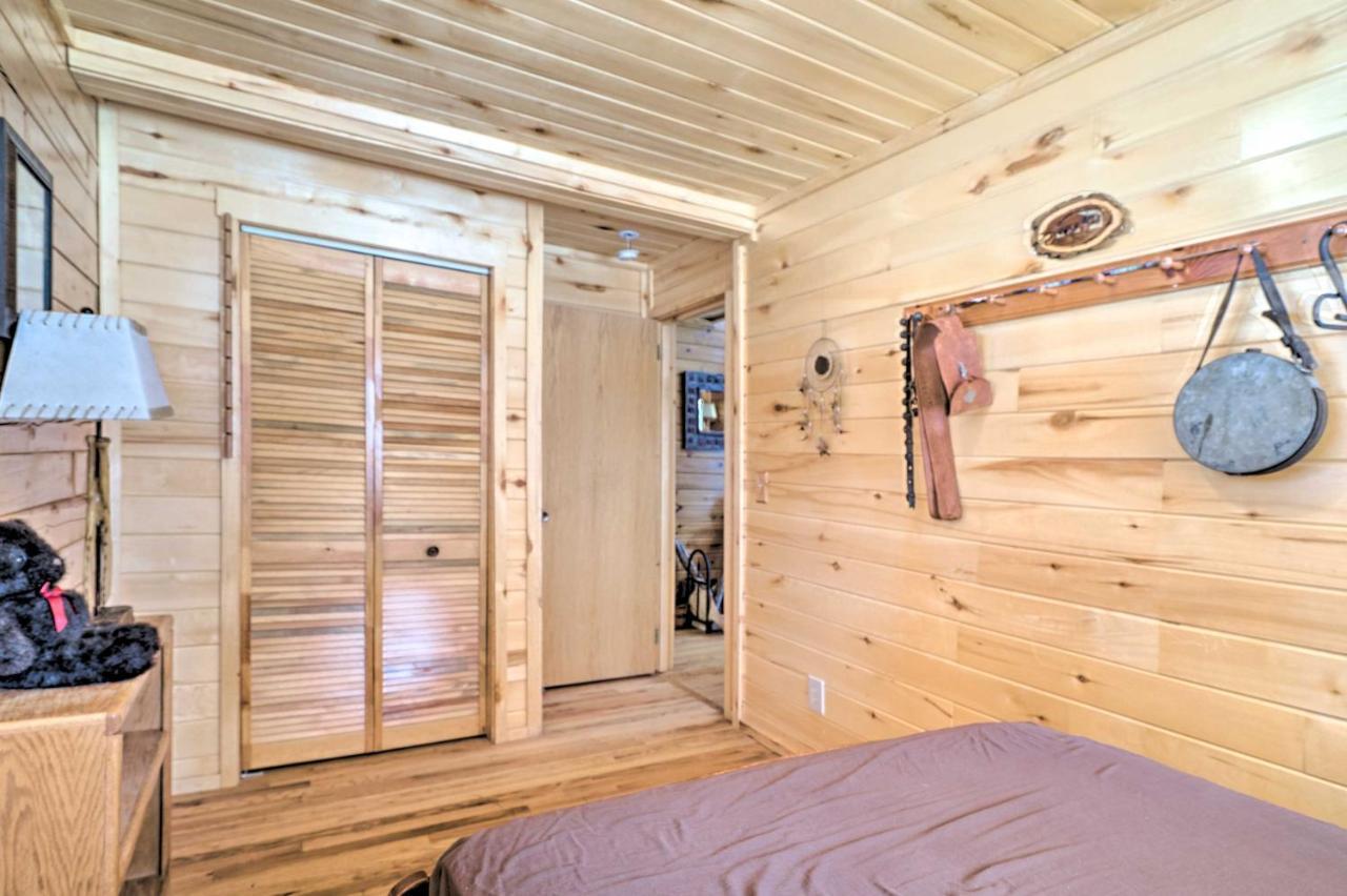 Holiday home Log With Mountain Views About 30 Mi To Pikes Peak! *