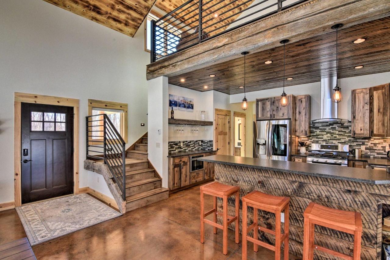 Riverfront With Bbq 2 Mi To Downtown Gunnison! Holiday home