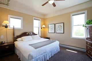 Elk Mountain Lodge *