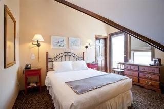 Elk Mountain Lodge *