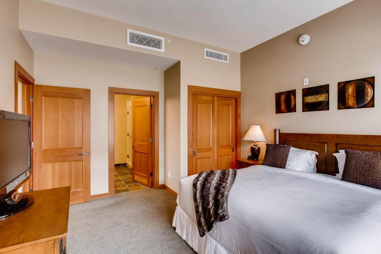 Resort Capitol Peak By Snowmass Mountain