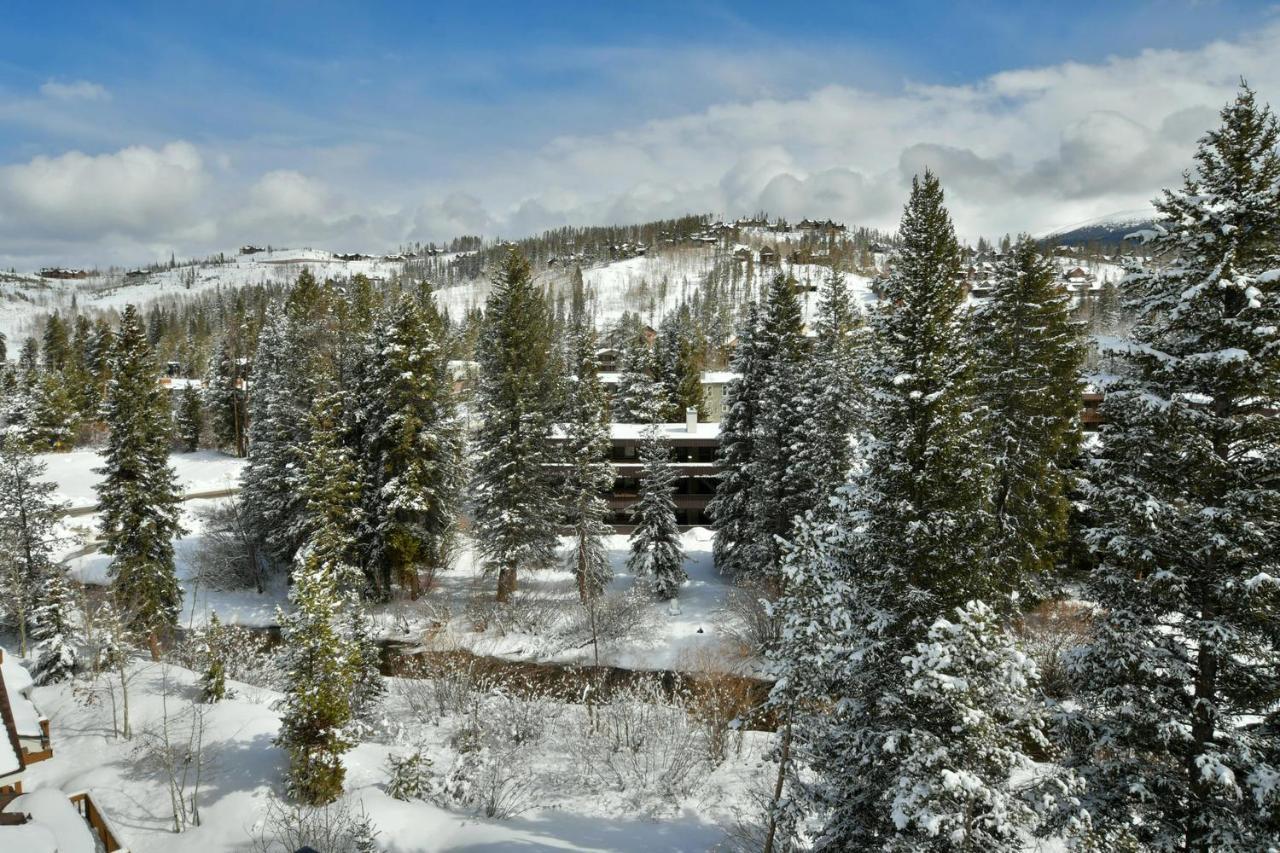 Luxury Loft Retreat: Hot Tub Views & Activity Perks