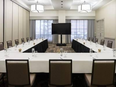 Hotel Embassy Denver Tech Center 3*