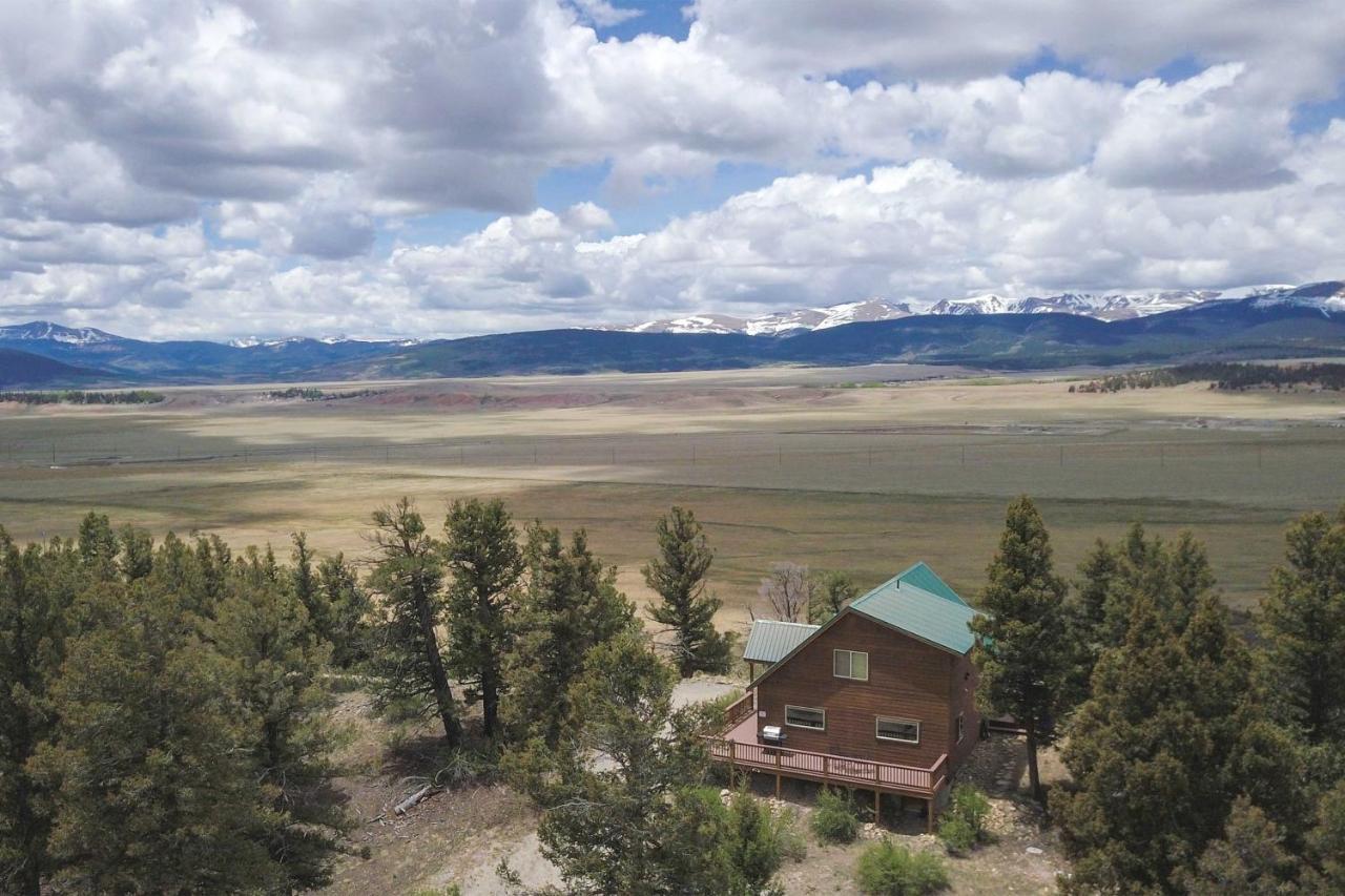 Quiet With Rocky Mountain Views! Holiday home