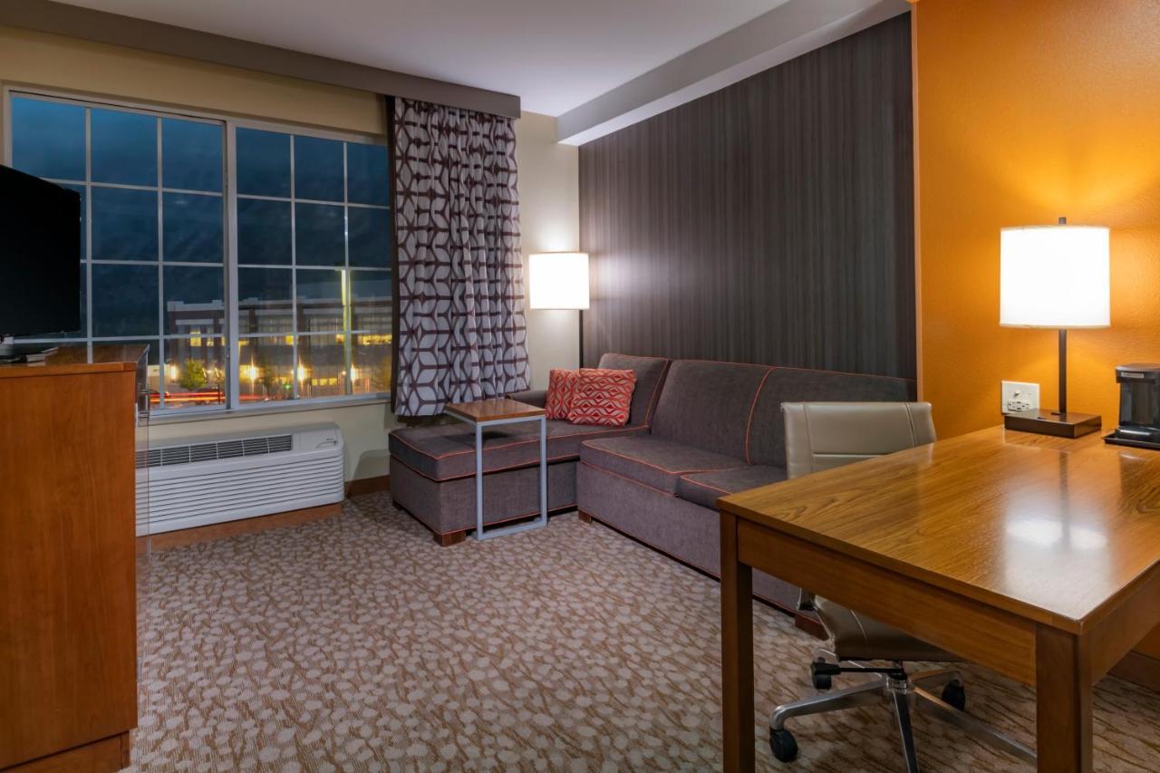 La Quinta By Wyndham Hotel