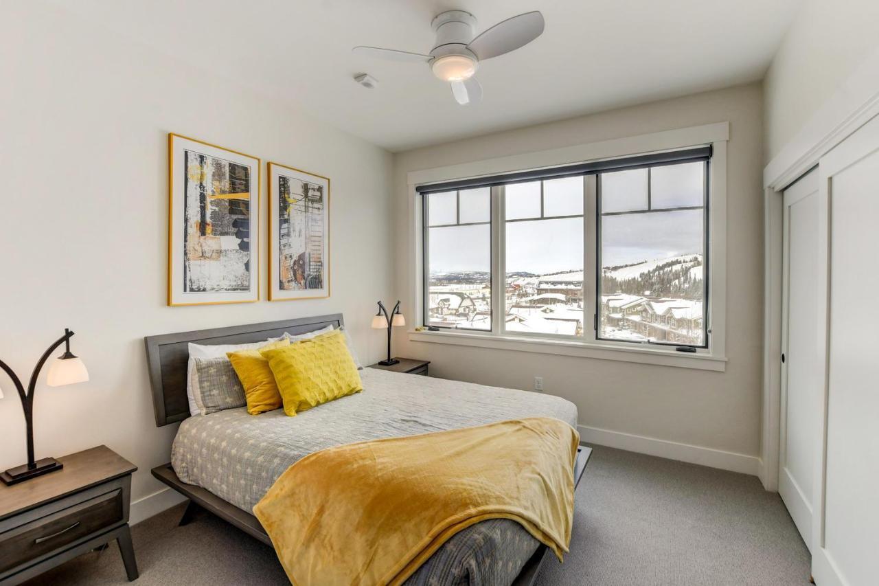 Luxury Loft Retreat: Hot Tub Views & Activity Perks *