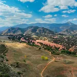 Red Rock Roost - Posh King Studio Hiking Trails