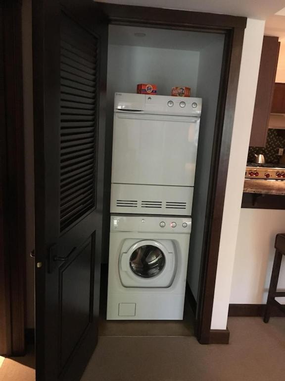 Luxury At A 5 Star At The Heart Of Mountain Village - Apartment