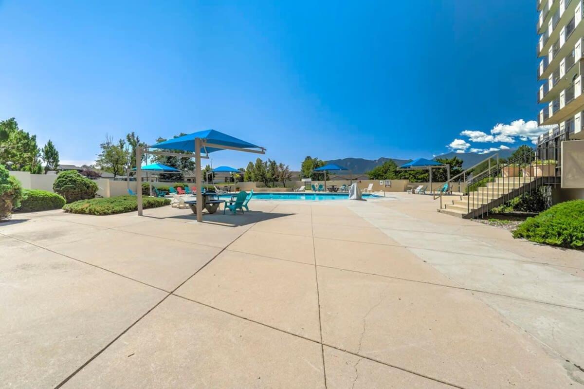 Holiday home 2bd Luxury Cocktail Lounge Beautiful Views Colorado Springs