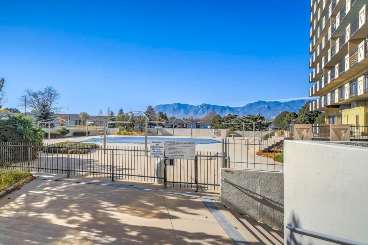 Holiday home 2bd Luxury Cocktail Lounge Beautiful Views Colorado Springs