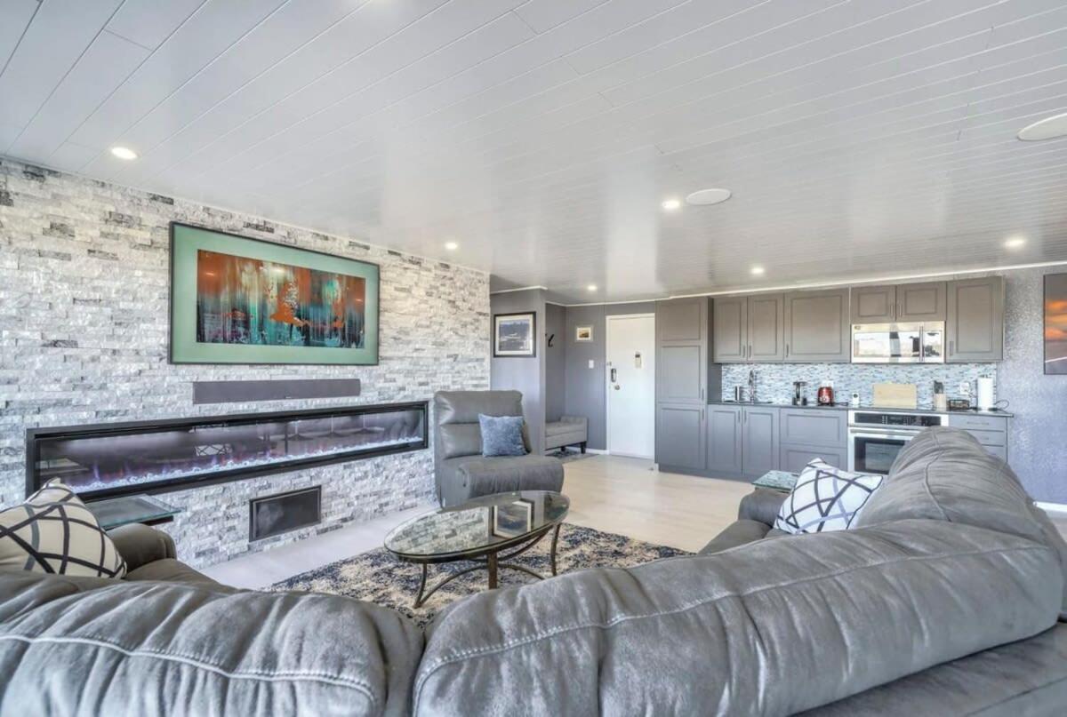 2bd Luxury Cocktail Lounge Beautiful Views Colorado Springs