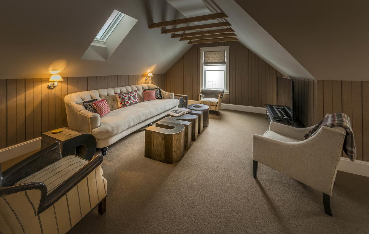 Dunton Town House Inn 5*