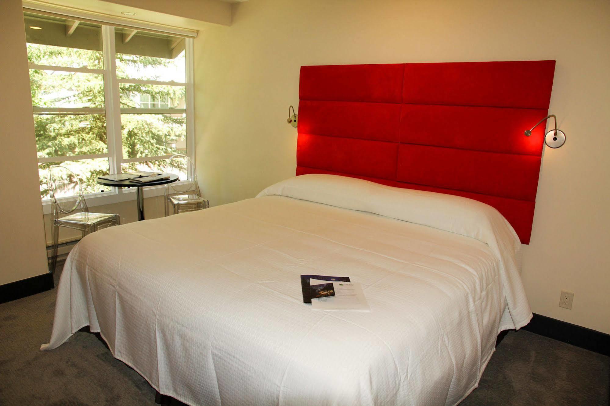 Mountainside Hotel 3*