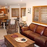 Woods Manor #302-A - Close To Main Street - Access To Indoor Hot Tub And Shuttle